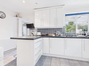 Kitchen Breakfast Bar- click for photo gallery